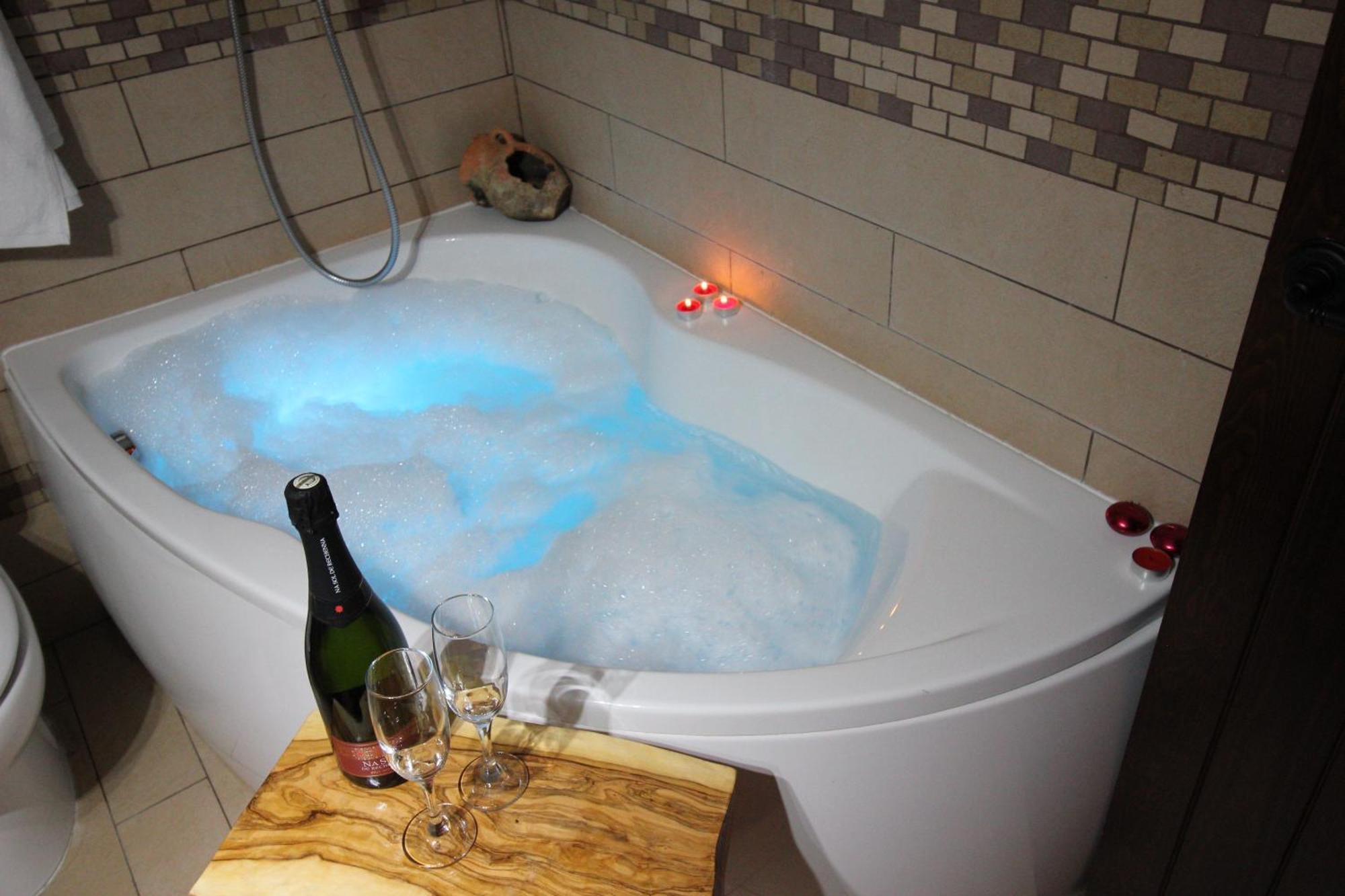 El Planet De Maella: Jacuzzi Retreat Near Peñíscola And Morella Holiday home Chert